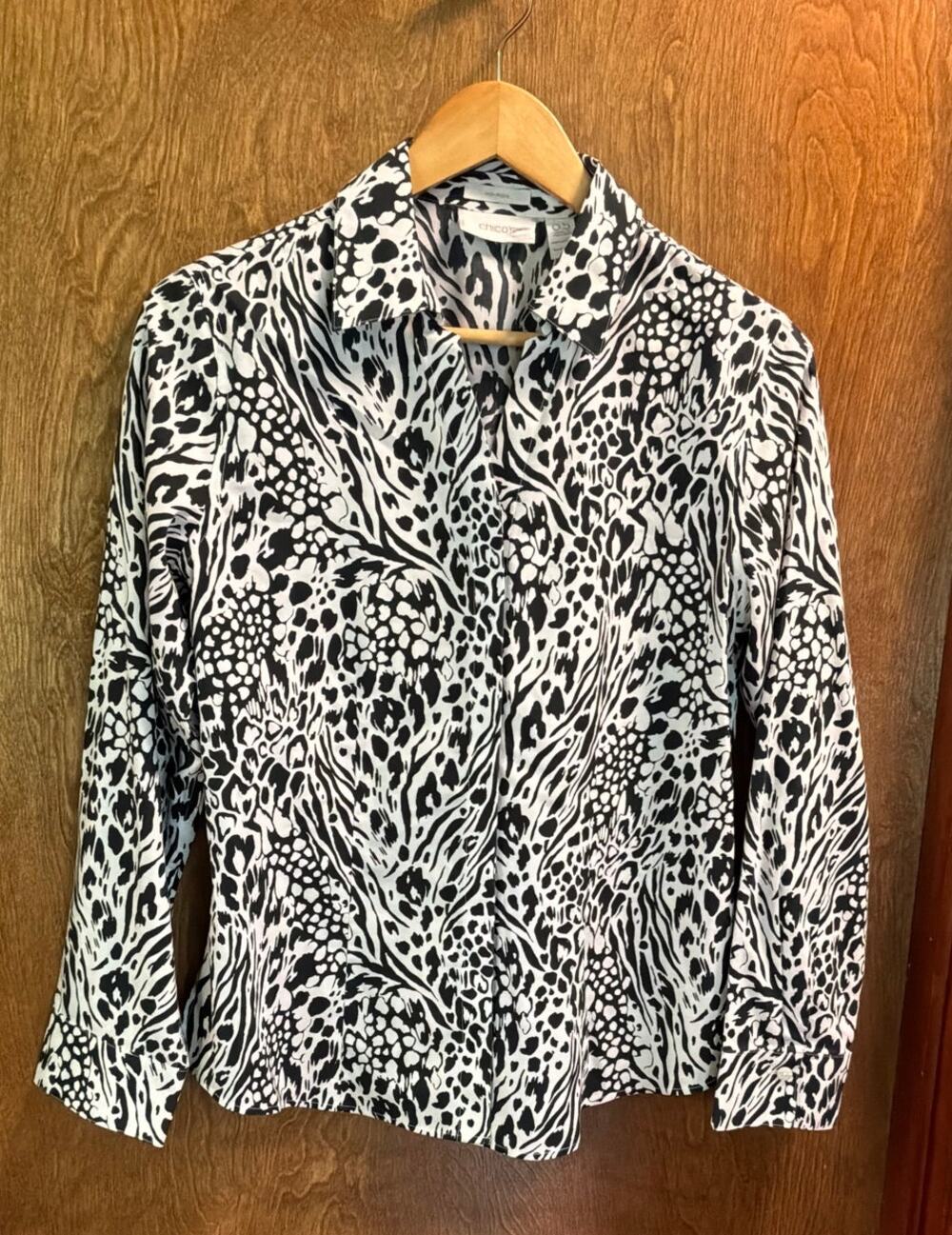 Chico's Black and White Animal Print Button Down Shirt sz 0.5 (S/6)